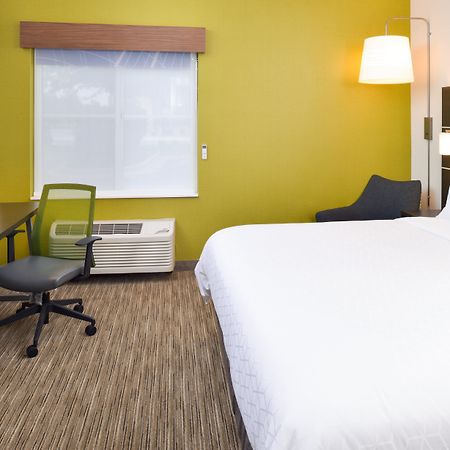 Holiday Inn Express Wixom By Ihg Bagian luar foto