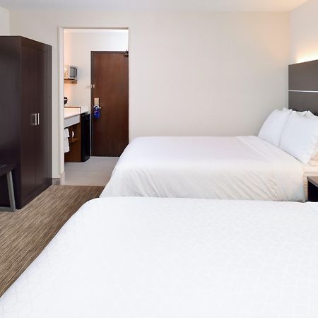 Holiday Inn Express Wixom By Ihg Bagian luar foto