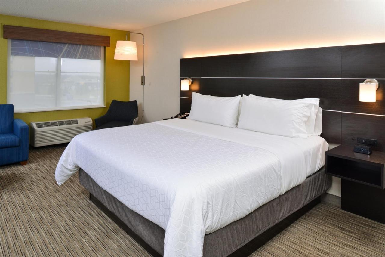 Holiday Inn Express Wixom By Ihg Bagian luar foto