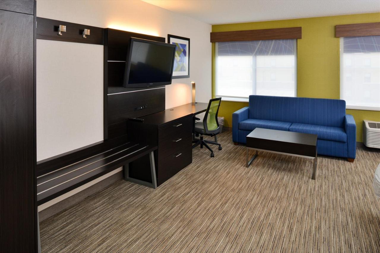 Holiday Inn Express Wixom By Ihg Bagian luar foto