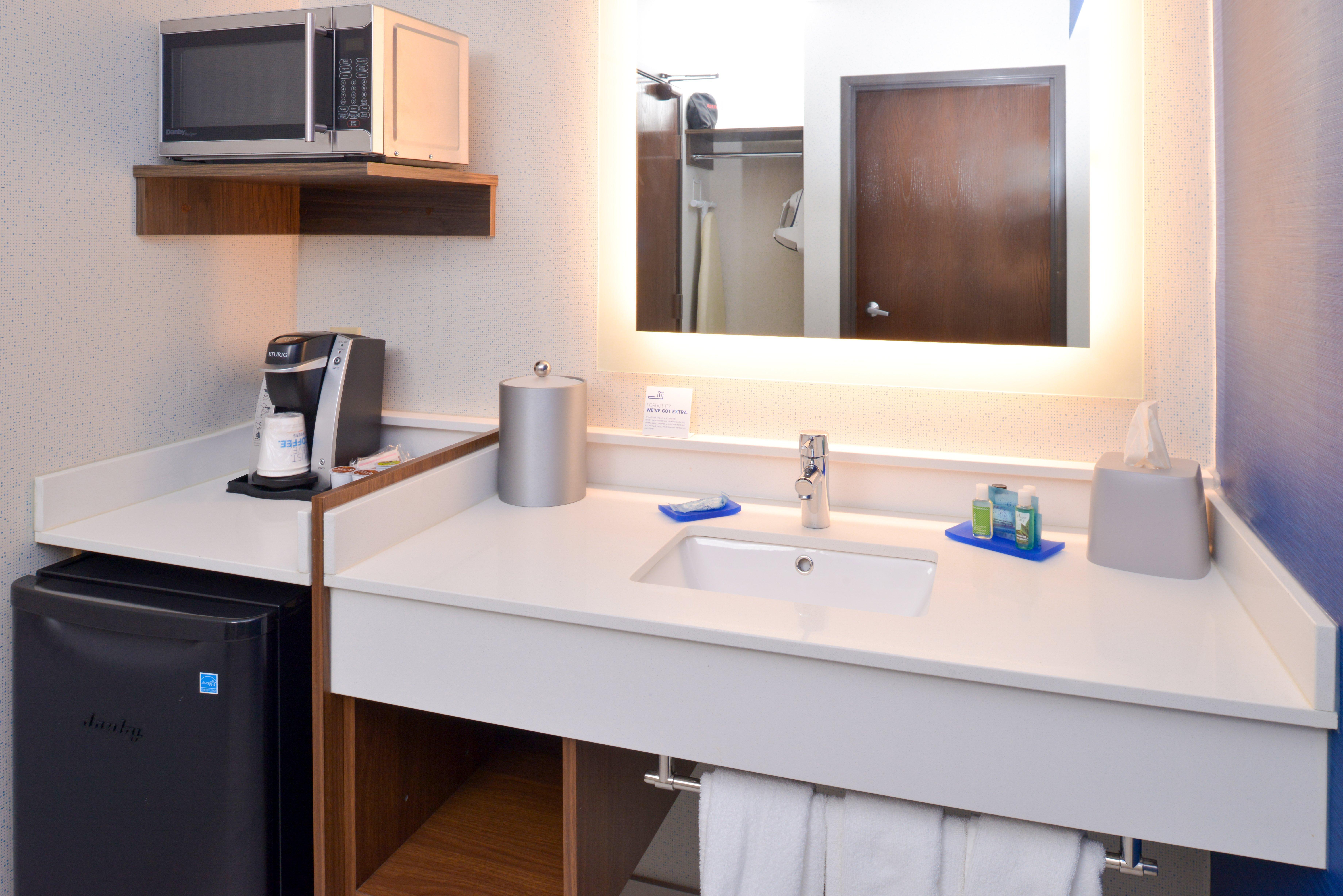 Holiday Inn Express Wixom By Ihg Bagian luar foto