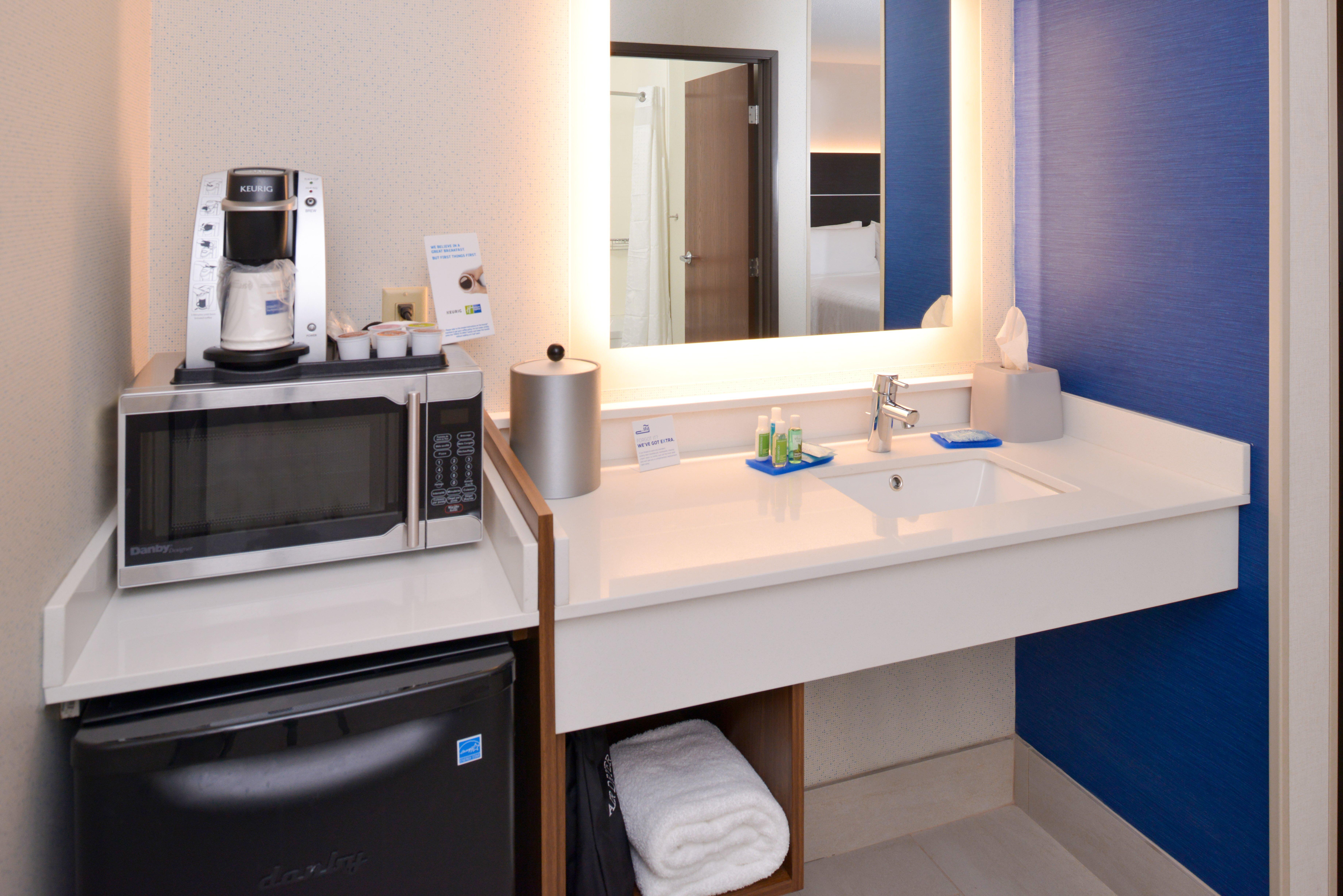 Holiday Inn Express Wixom By Ihg Bagian luar foto