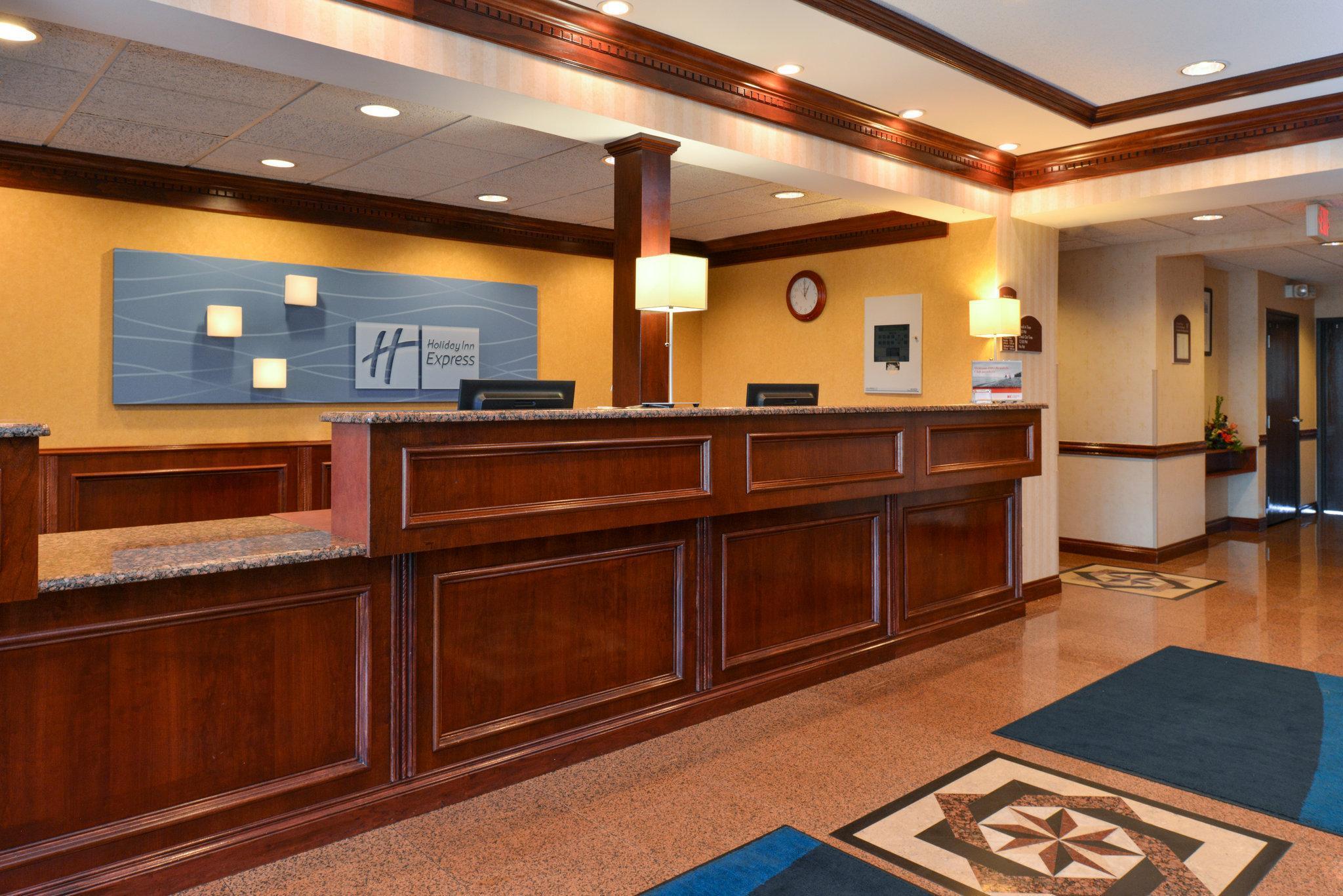 Holiday Inn Express Wixom By Ihg Bagian luar foto