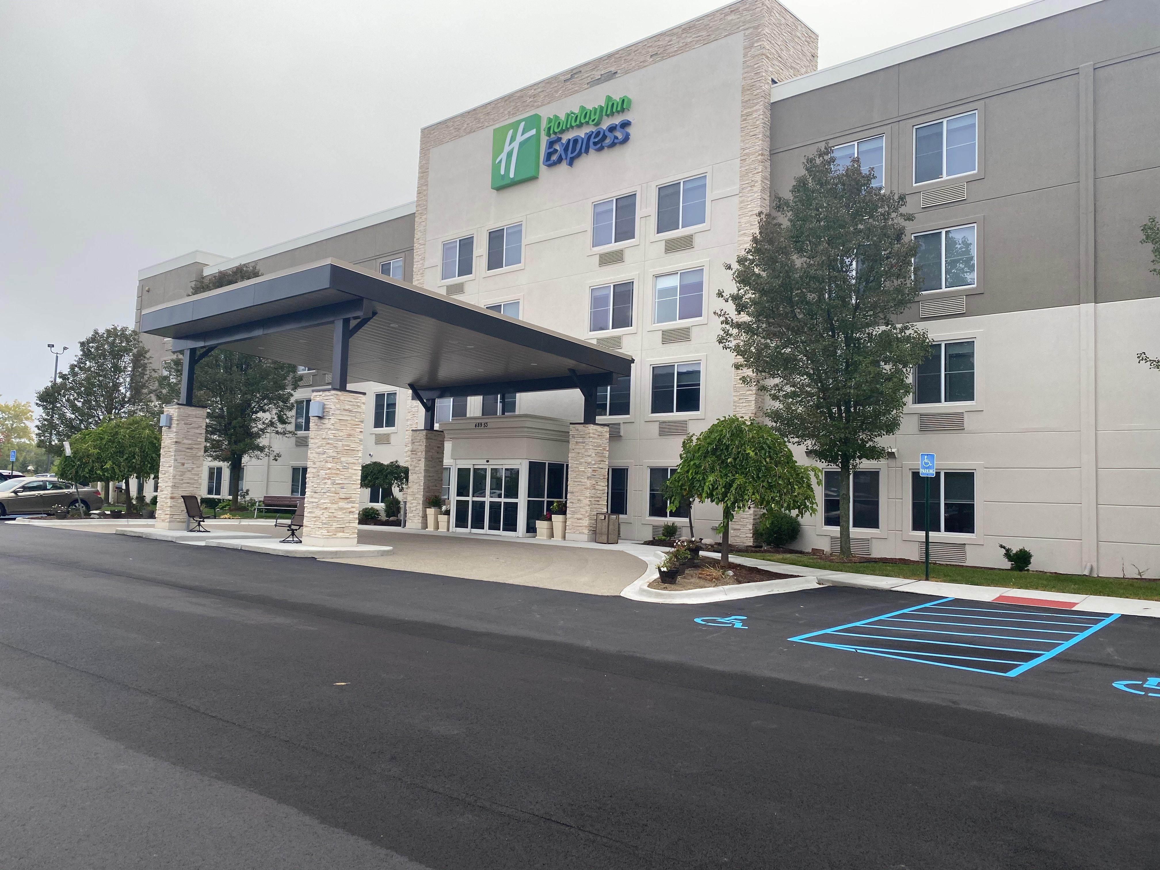 Holiday Inn Express Wixom By Ihg Bagian luar foto