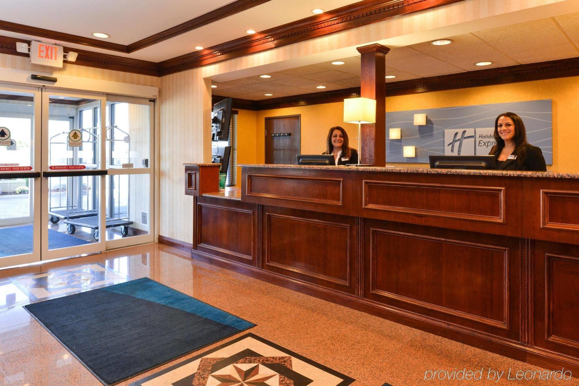 Holiday Inn Express Wixom By Ihg Bagian luar foto