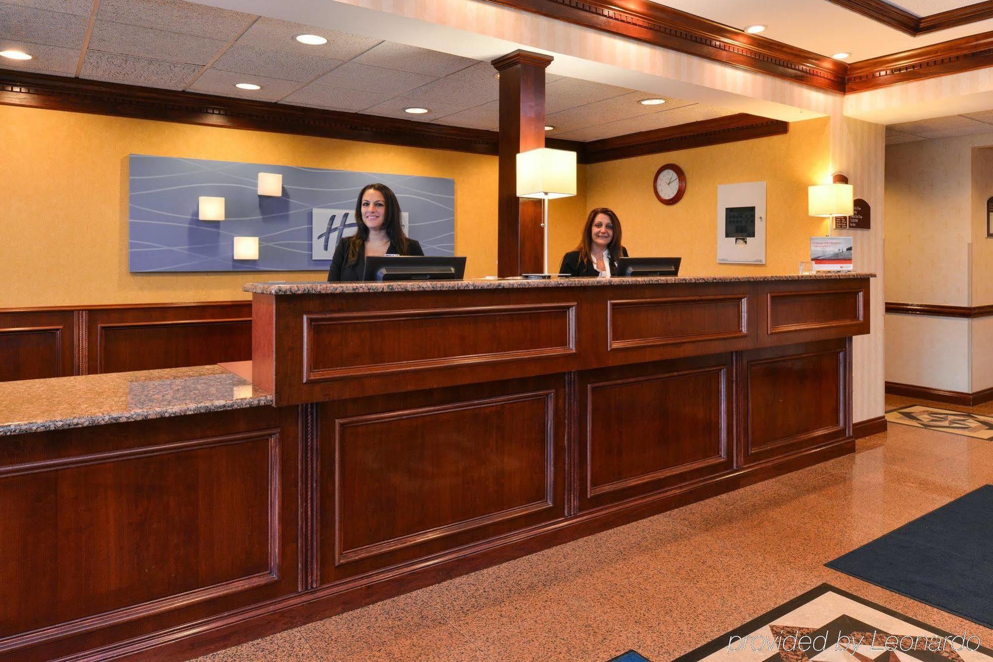 Holiday Inn Express Wixom By Ihg Bagian luar foto