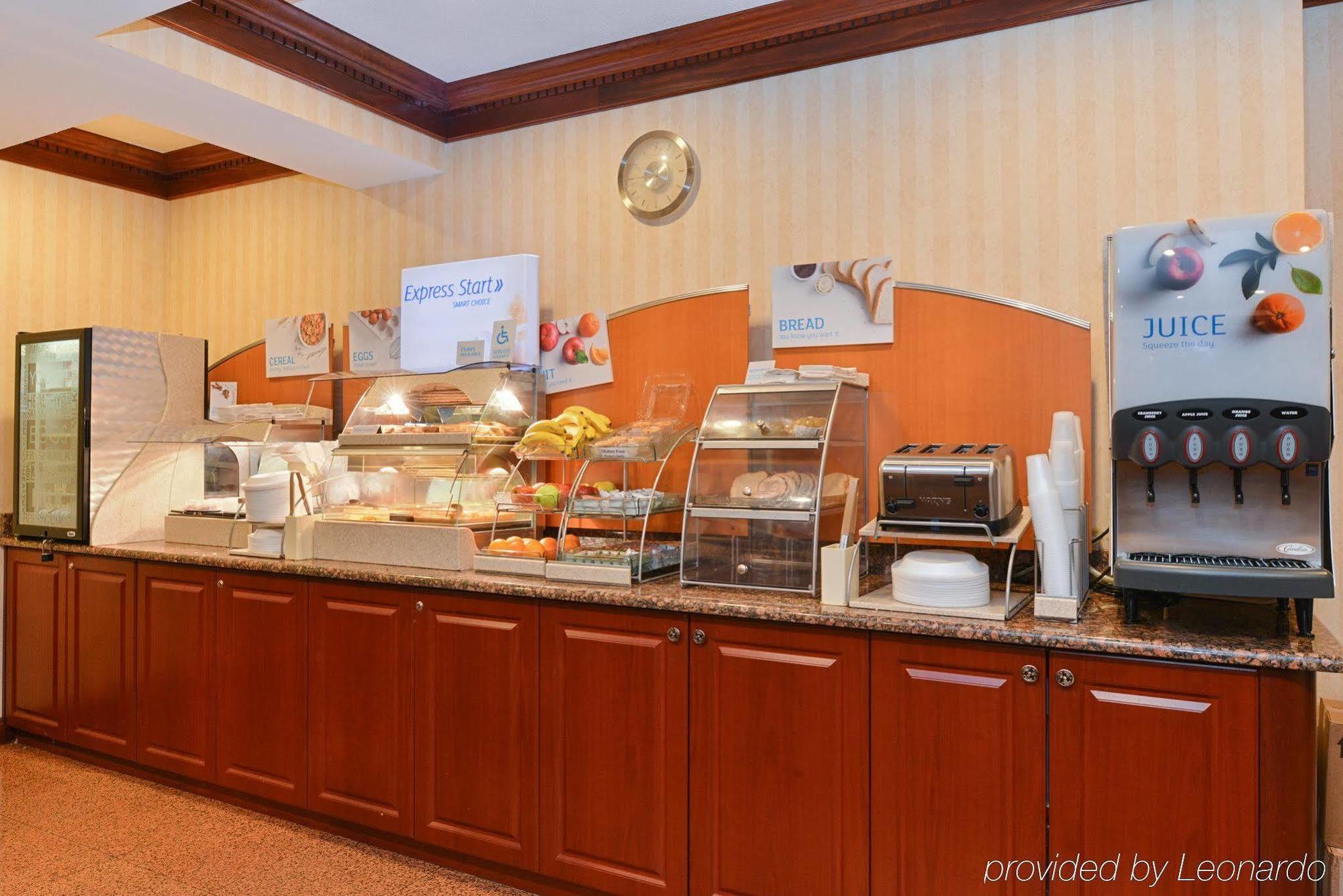 Holiday Inn Express Wixom By Ihg Bagian luar foto
