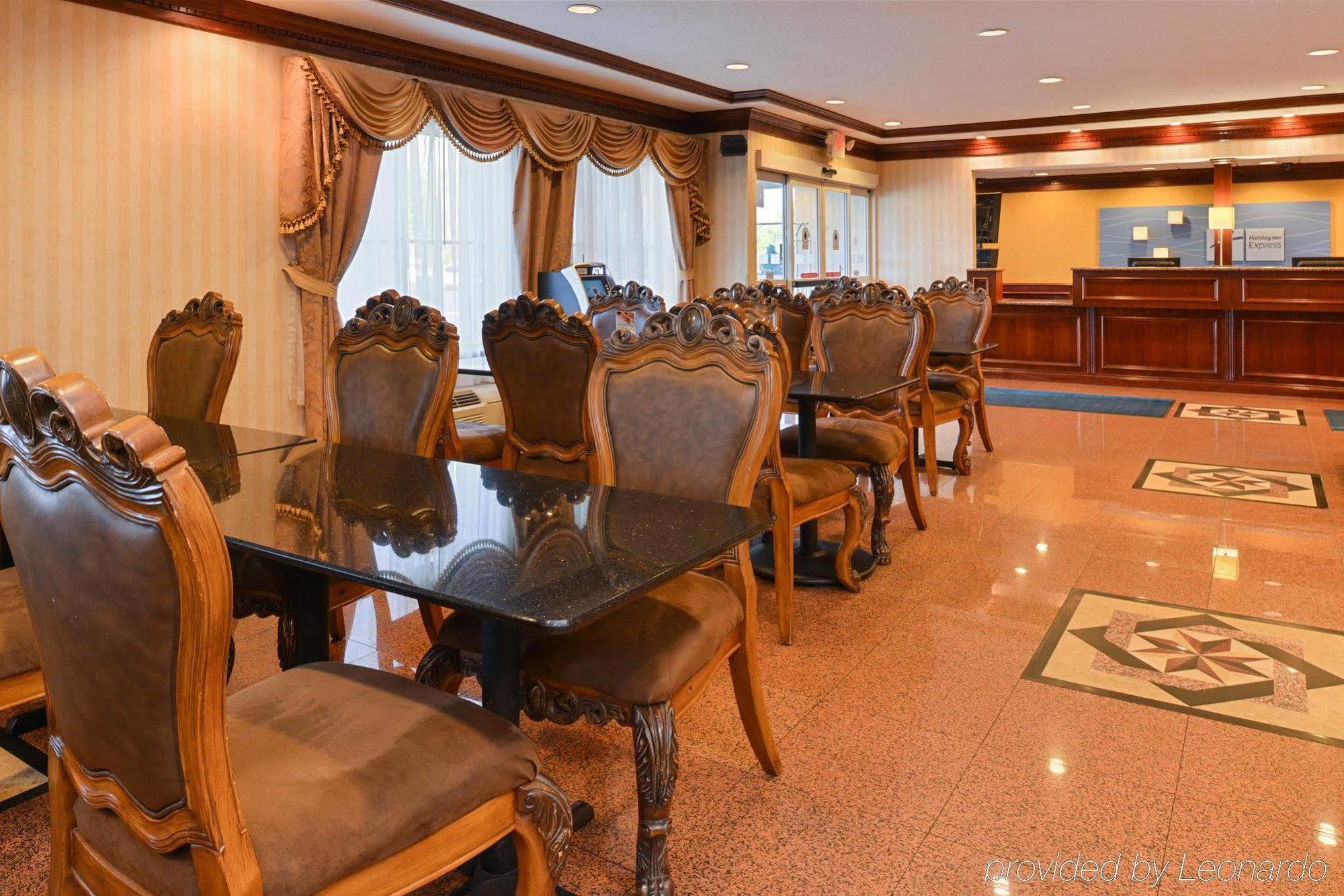 Holiday Inn Express Wixom By Ihg Bagian luar foto