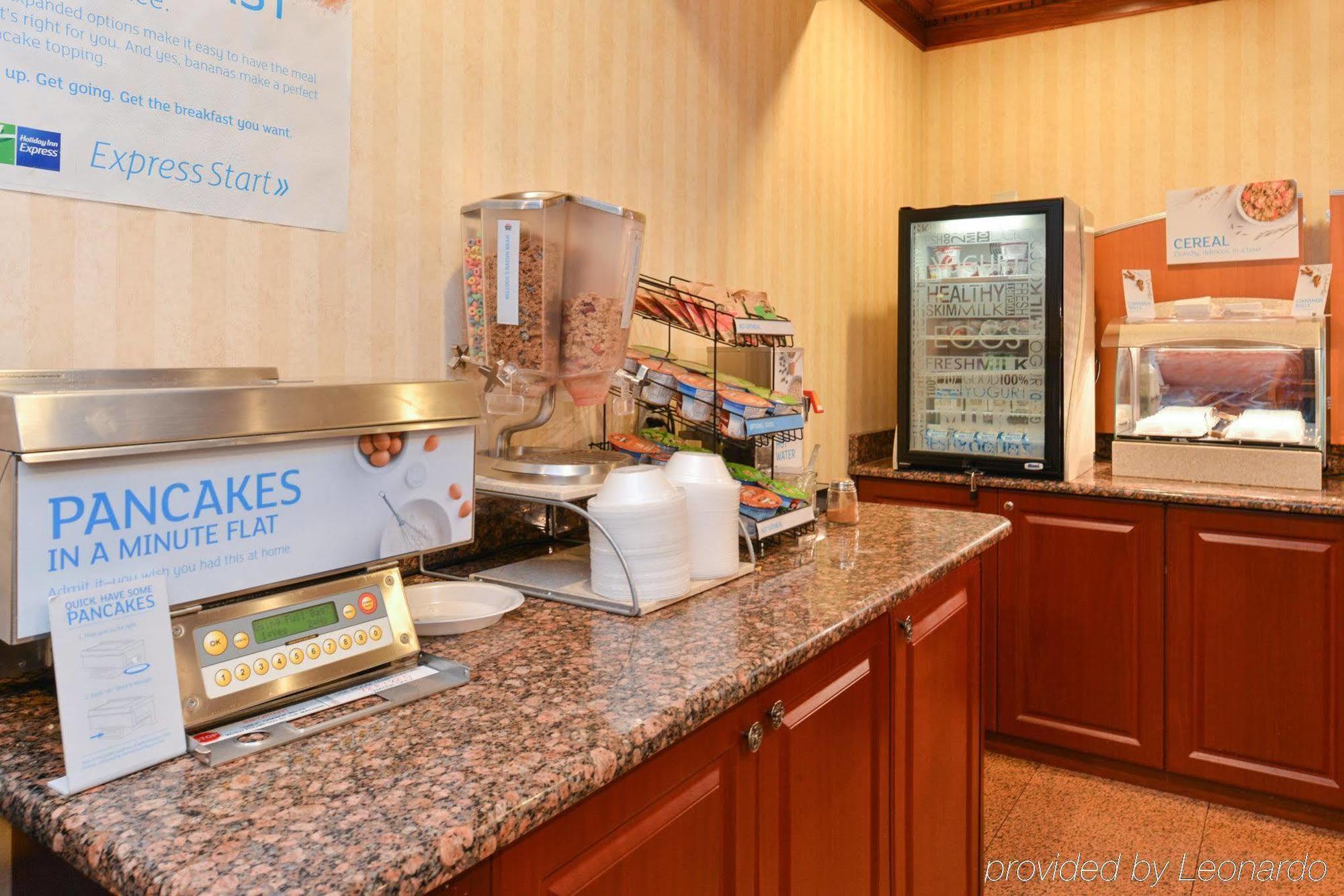 Holiday Inn Express Wixom By Ihg Bagian luar foto