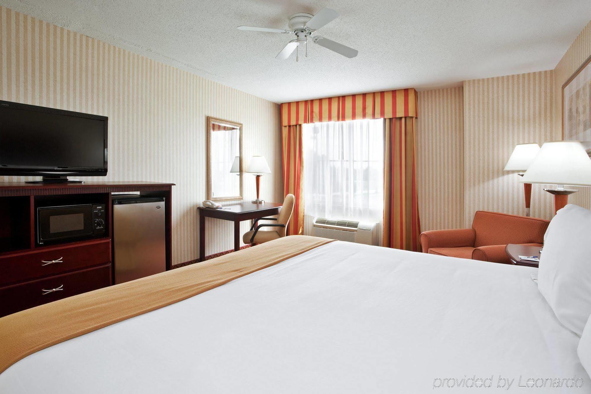 Holiday Inn Express Wixom By Ihg Ruang foto