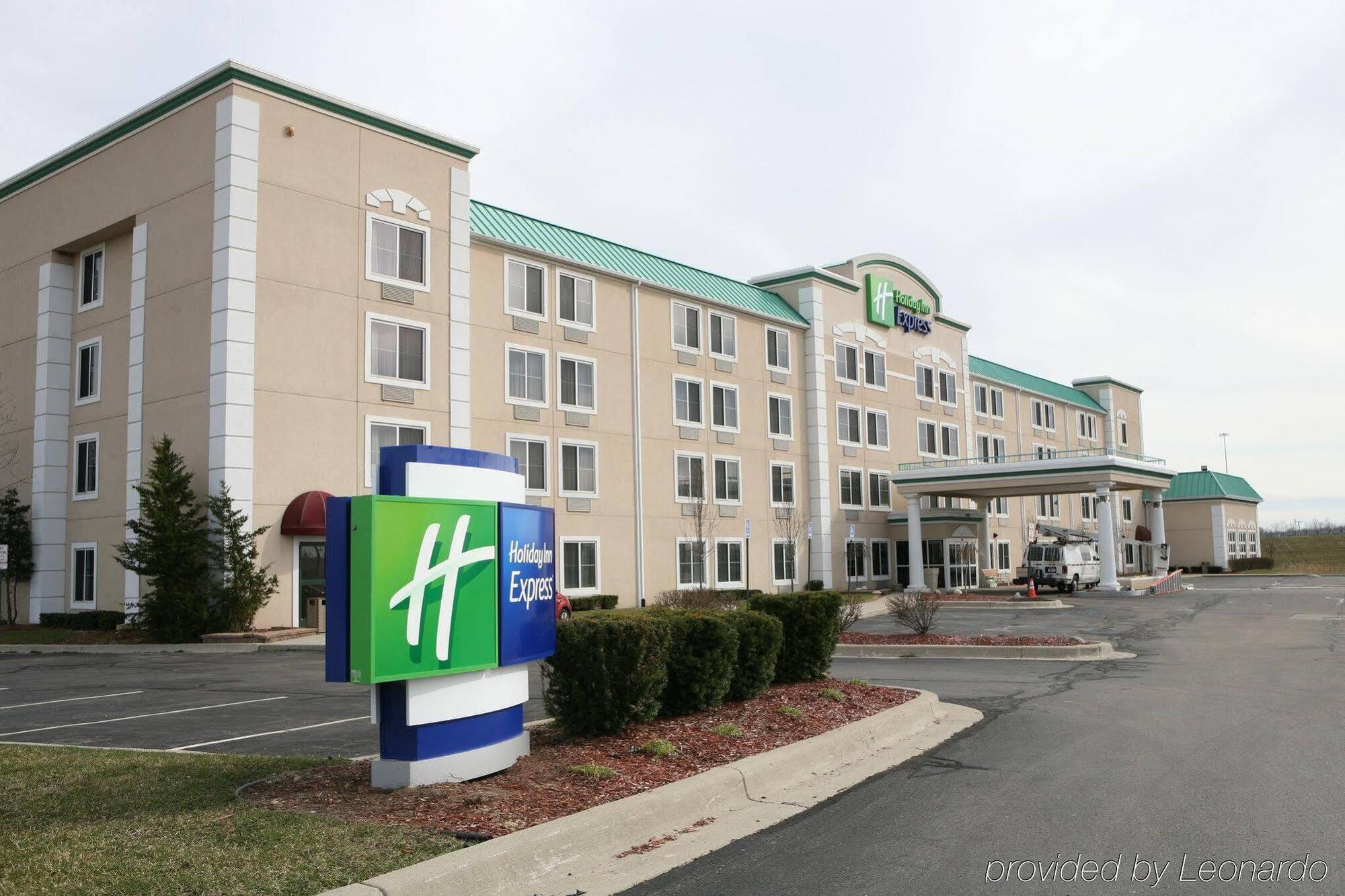 Holiday Inn Express Wixom By Ihg Bagian luar foto